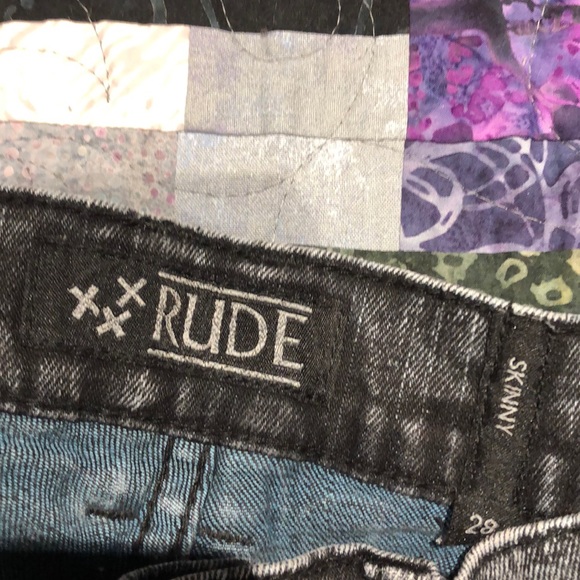 Men’s acid wash jean shorts - Picture 2 of 4